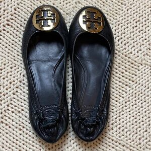 Tory Burch Black Gold Logo Leather Flats Size 7.5